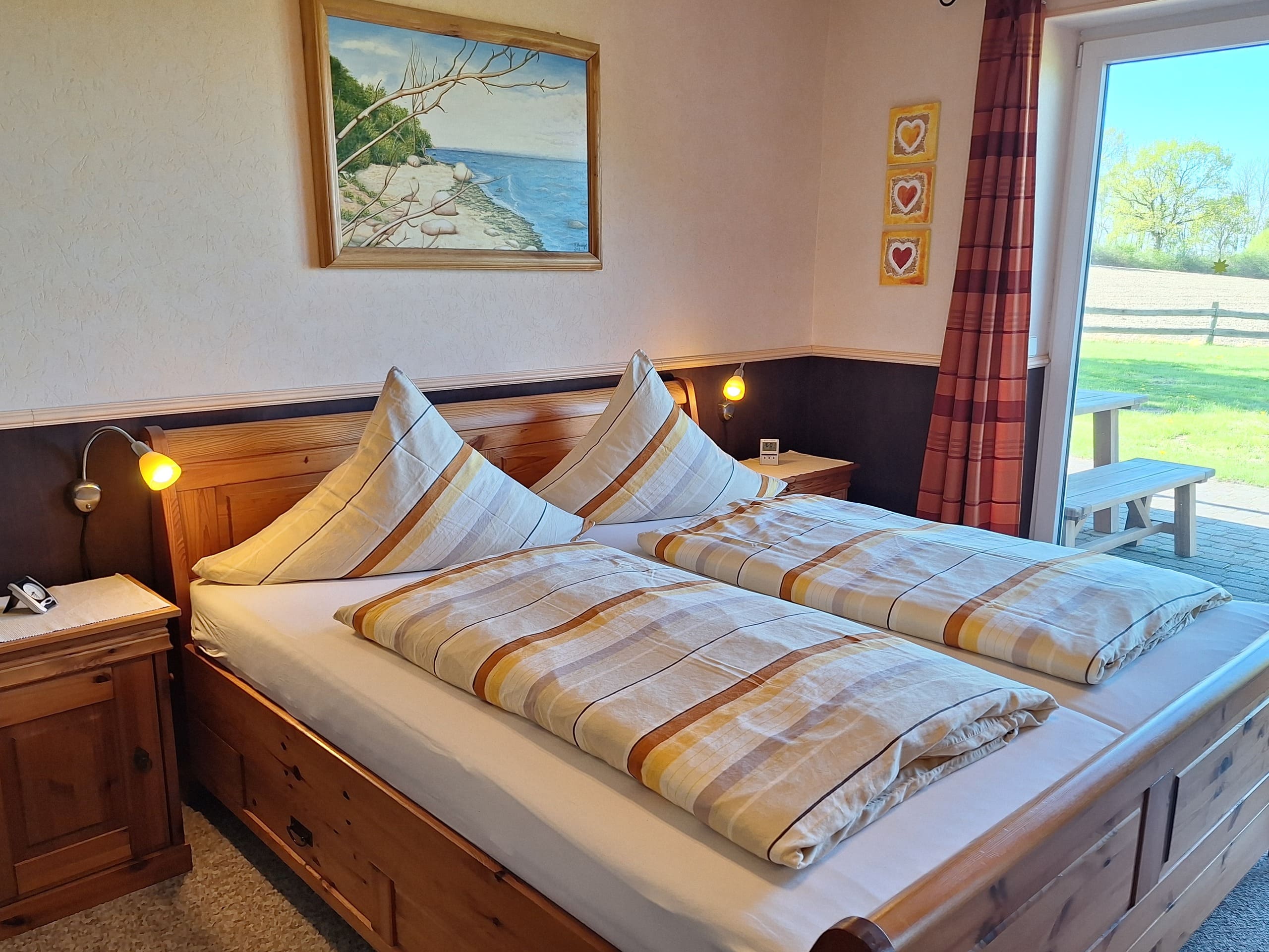 Schlafzimmer mit Doppelbett der Ferienwohnung „Sonderburg“