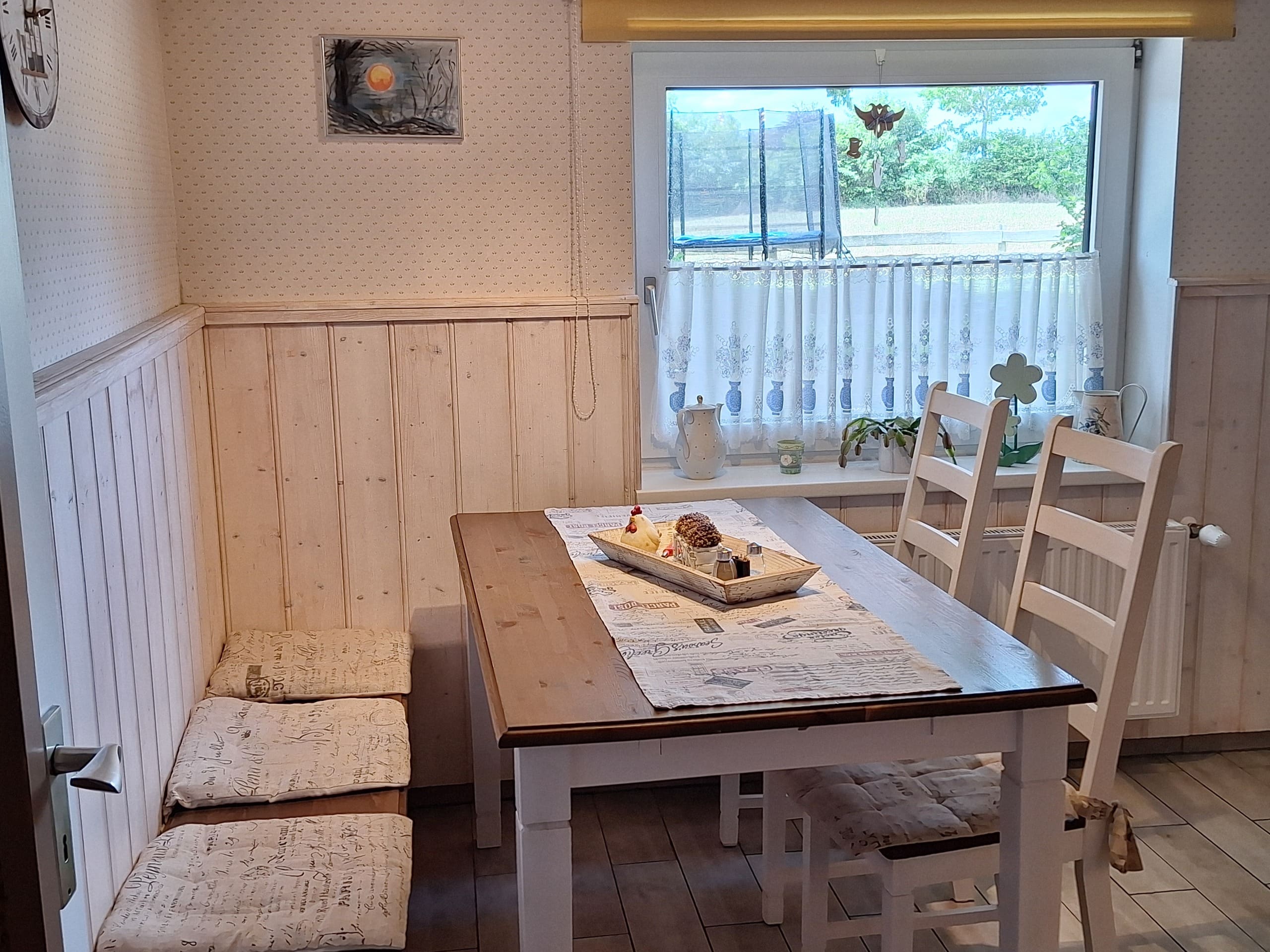 Esstisch der Ferienwohnung „Zur Linde“